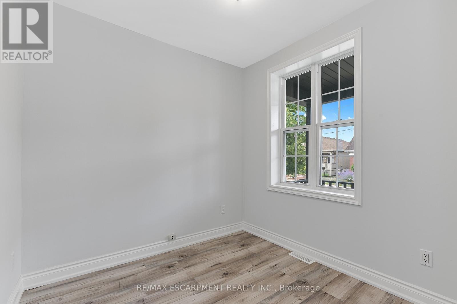 Upper - 54 Craigmiller Avenue, Hamilton, Ontario  L8L 3J1 - Photo 9 - X12466184