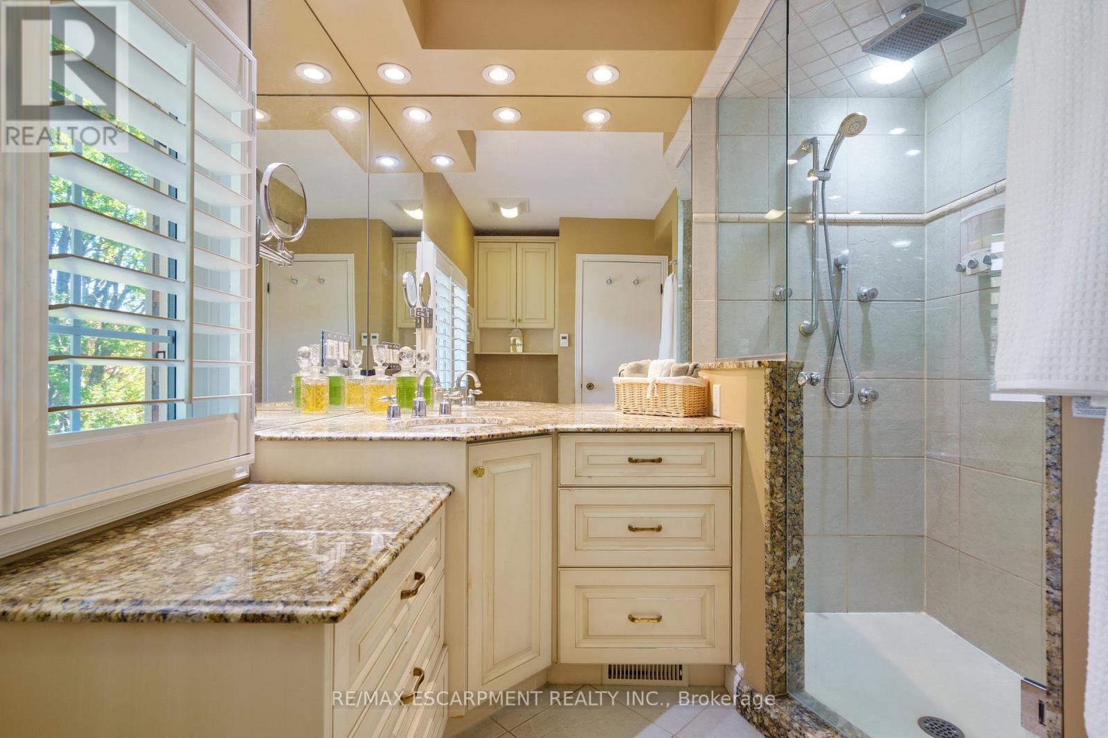 75 Terrace Drive, Hamilton, Ontario  L9H 3X1 - Photo 35 - X12466189