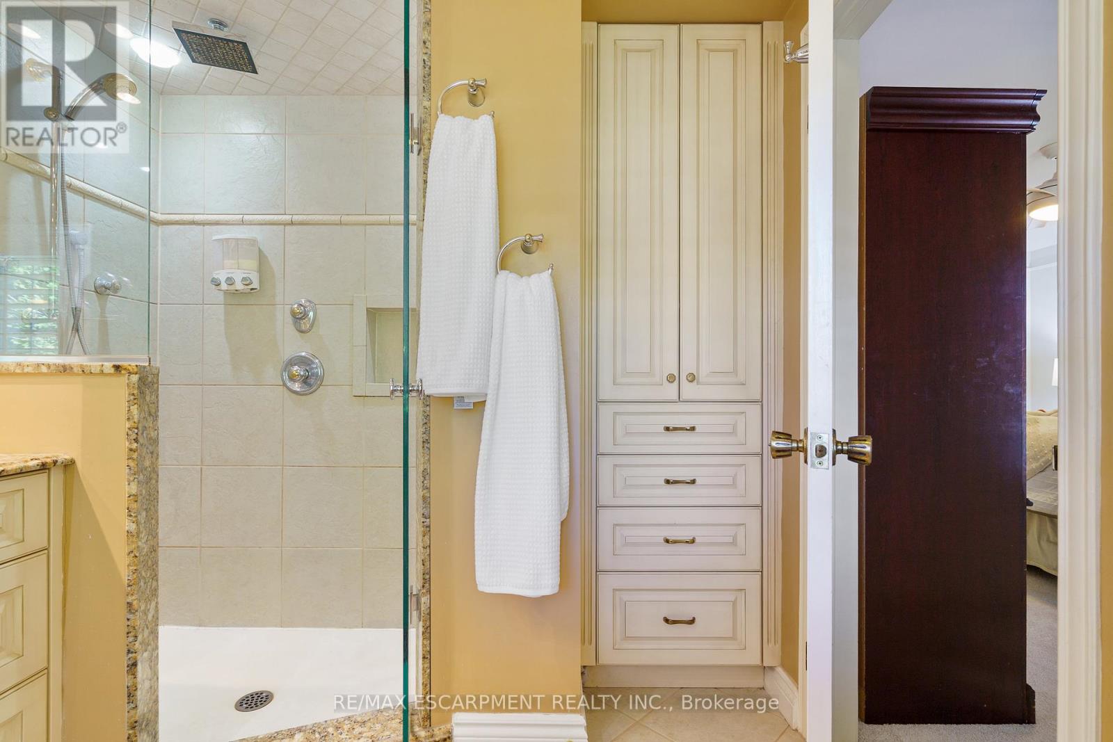 75 Terrace Drive, Hamilton, Ontario  L9H 3X1 - Photo 36 - X12466189