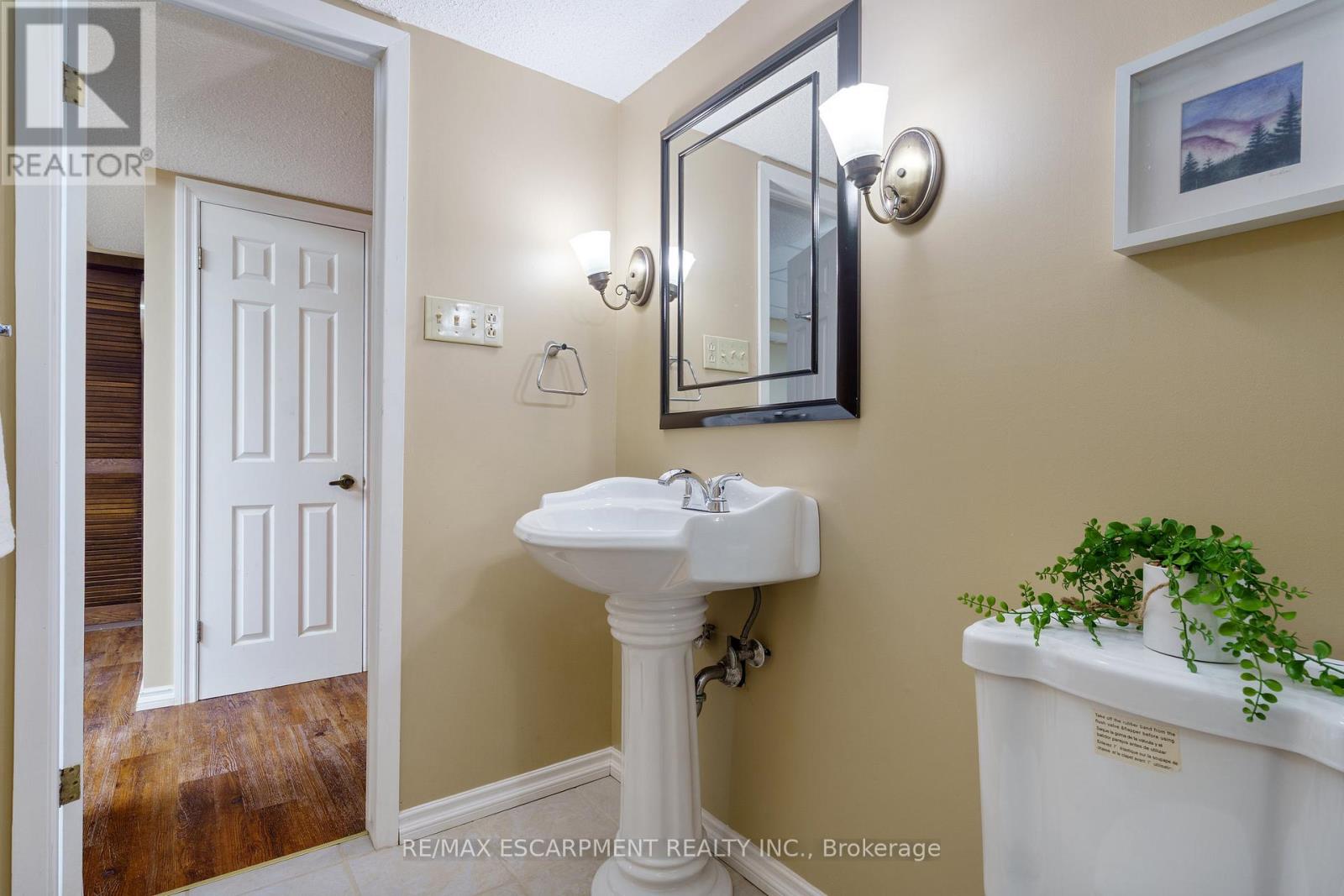 75 Terrace Drive, Hamilton, Ontario  L9H 3X1 - Photo 39 - X12466189