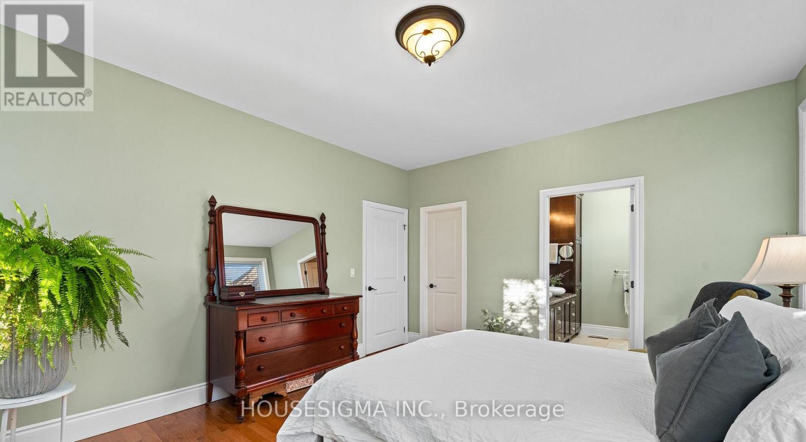 8 Mount Pleasant Road, Belleville (Belleville Ward), Ontario  K8N 3J2 - Photo 25 - X12466190