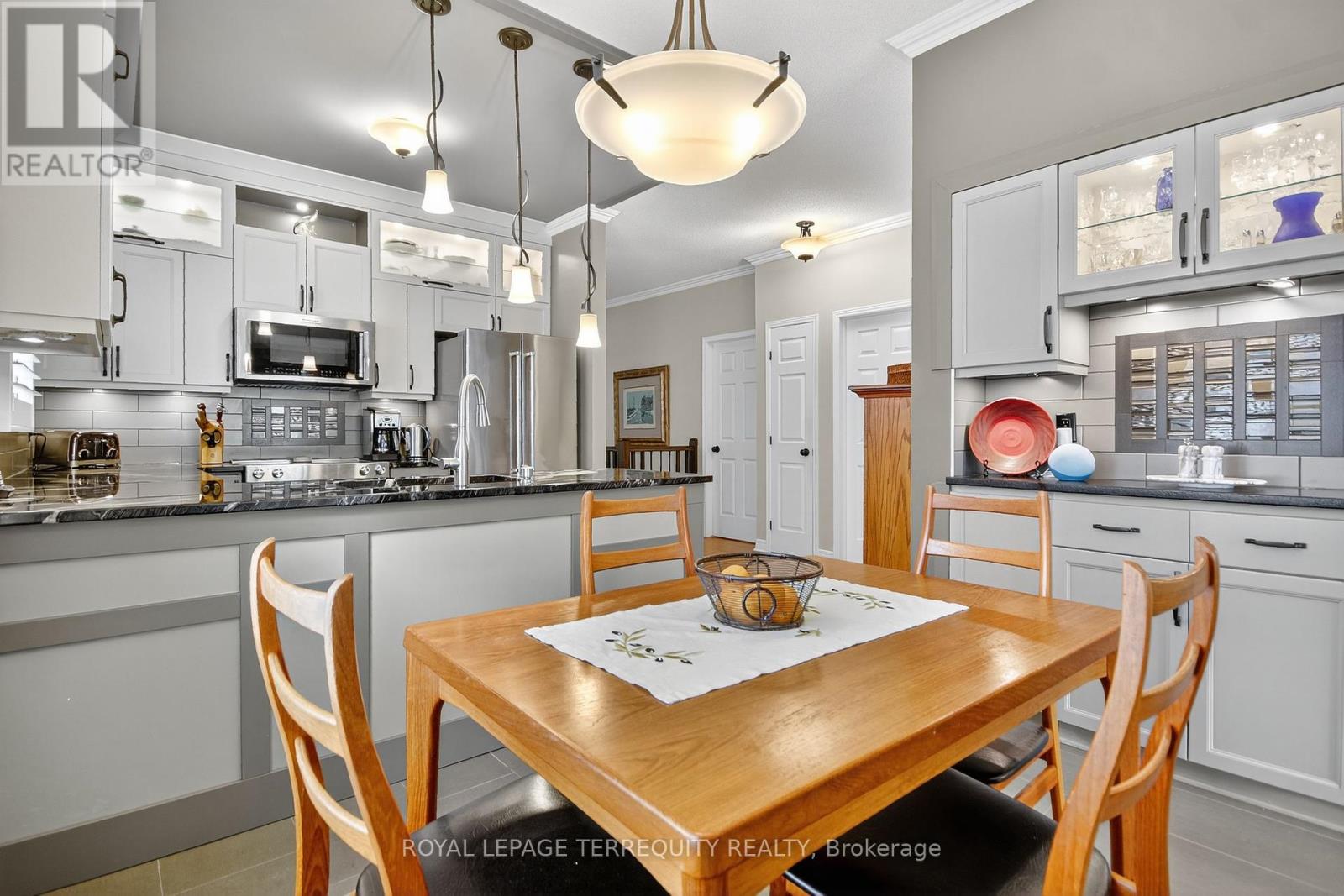 96 Allanford Avenue, Ottawa, Ontario  K1T 3Y6 - Photo 14 - X12466192
