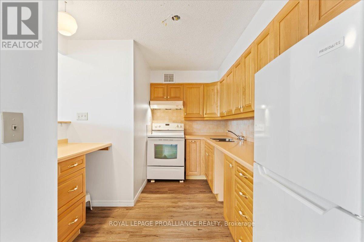 201 - 344 Front Street, Belleville, Ontario  K8N 5M4 - Photo 27 - X12466344