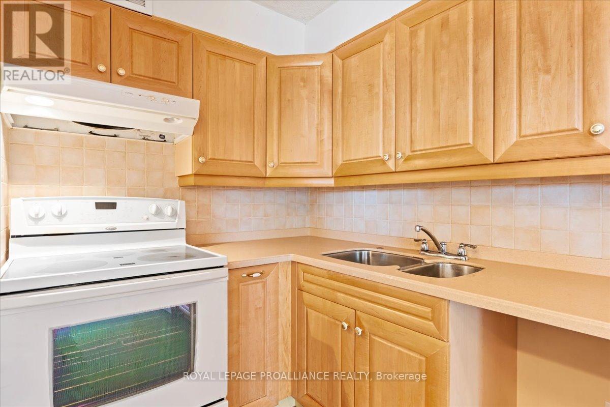 201 - 344 Front Street, Belleville, Ontario  K8N 5M4 - Photo 28 - X12466344