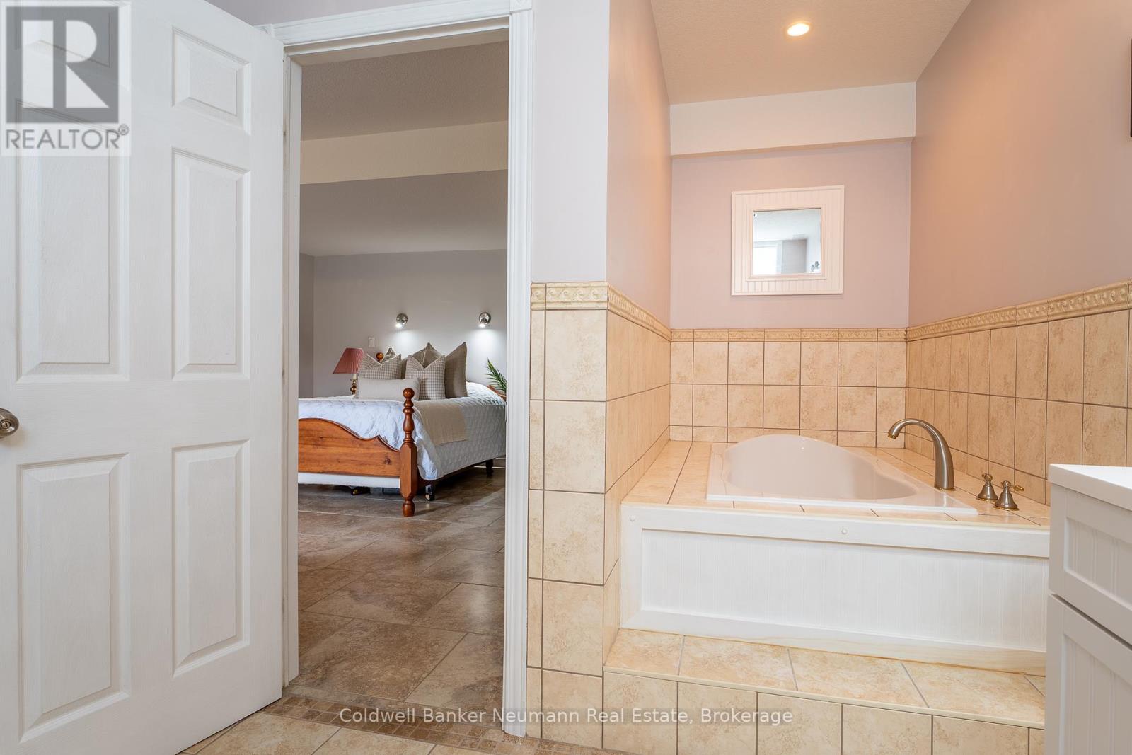 7677 Maltby Road E, Puslinch, Ontario  N0B 2J0 - Photo 41 - X12466362