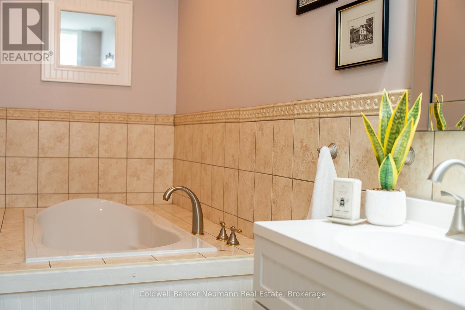 7677 Maltby Road E, Puslinch, Ontario  N0B 2J0 - Photo 42 - X12466362