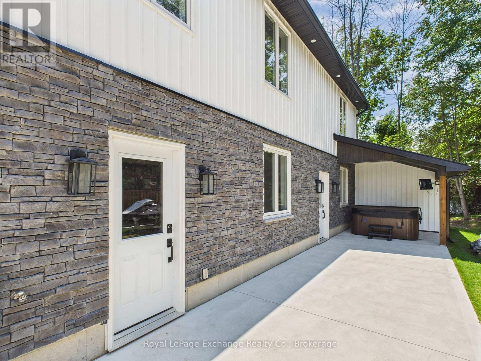 127 Hemlock Street, Huron-Kinloss, Ontario  P4N 6S5 - Photo 2 - X12466374