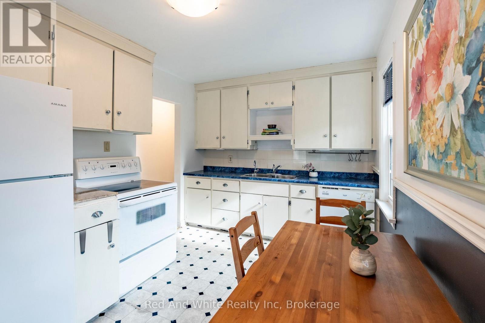 110 Ellis Crescent S, Waterloo, Ontario  N2J 2B8 - Photo 14 - X12466408