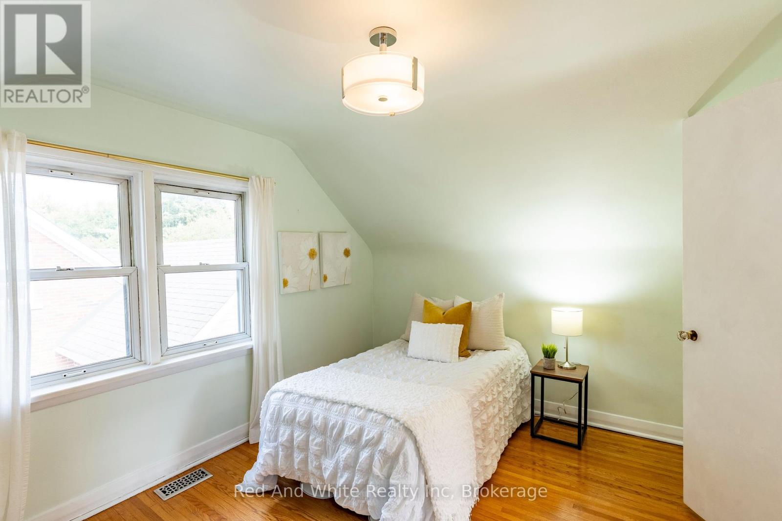 110 Ellis Crescent S, Waterloo, Ontario  N2J 2B8 - Photo 19 - X12466408