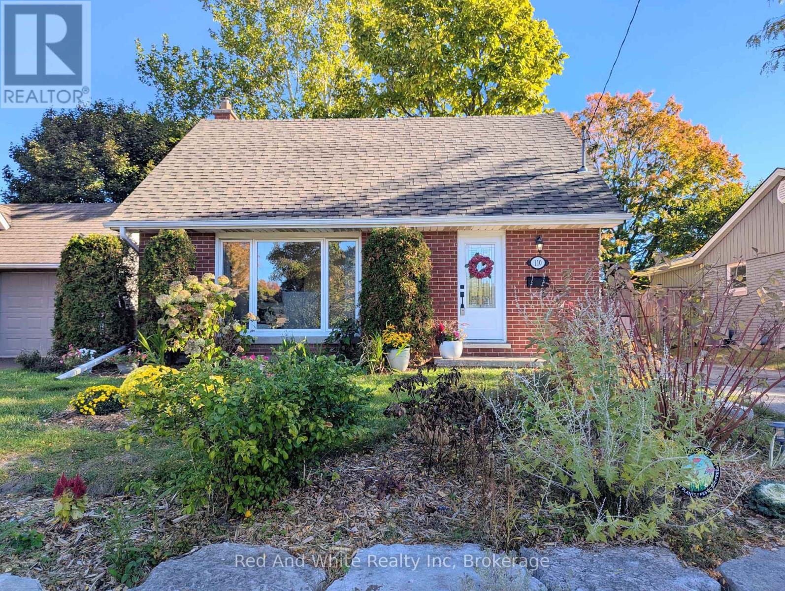 110 Ellis Crescent S, Waterloo, Ontario  N2J 2B8 - Photo 2 - X12466408