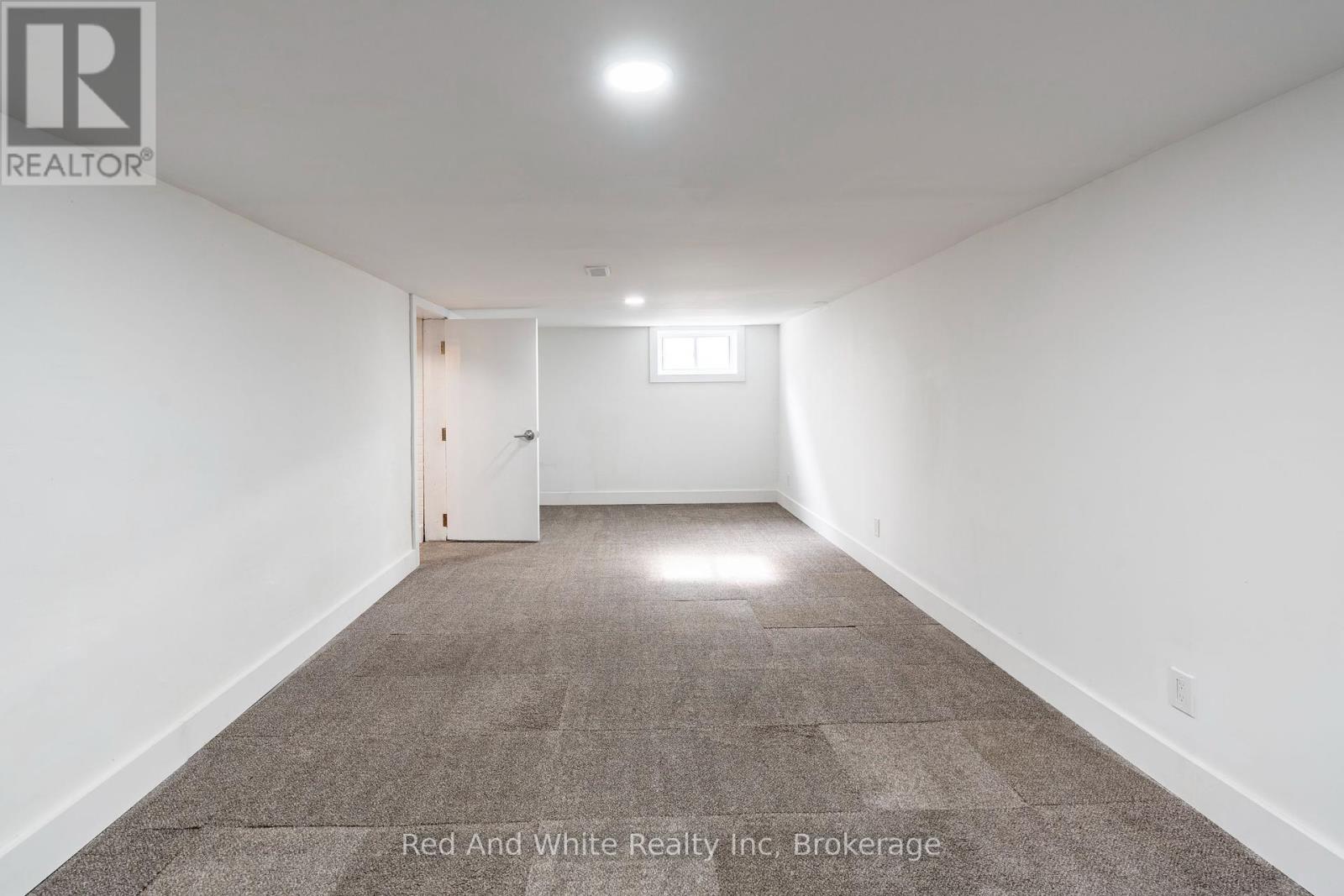 110 Ellis Crescent S, Waterloo, Ontario  N2J 2B8 - Photo 21 - X12466408