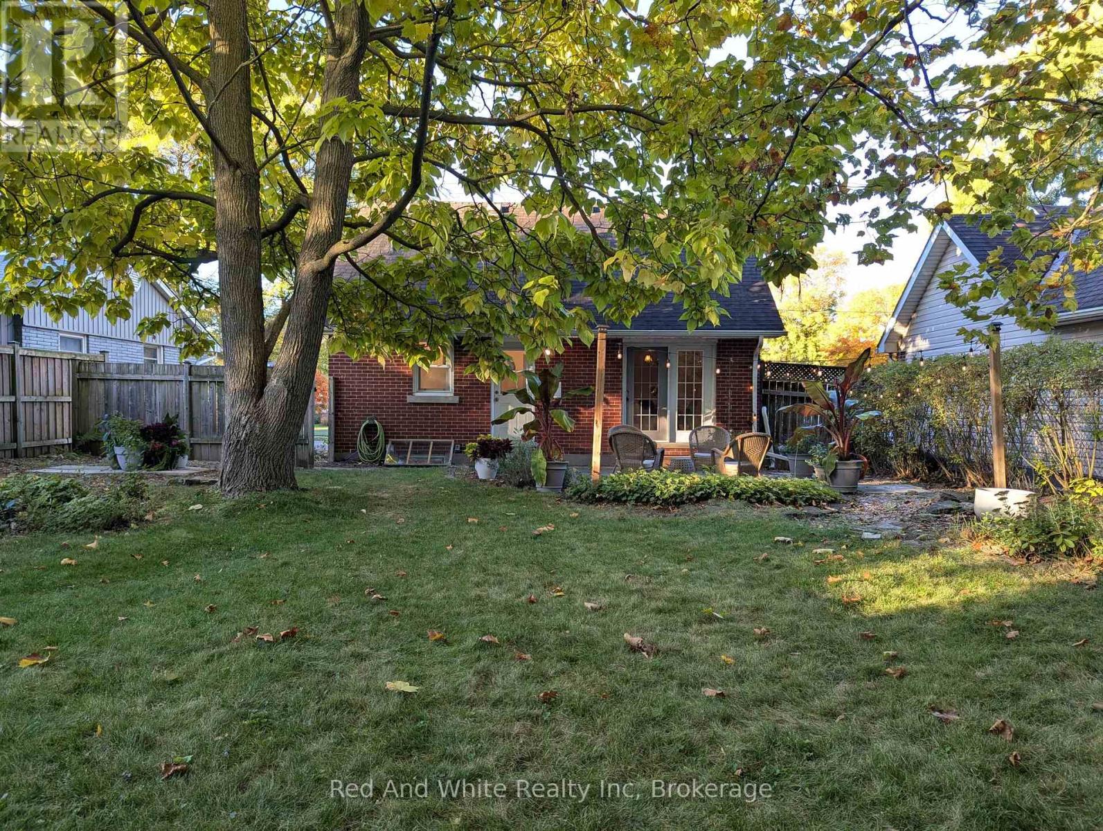 110 Ellis Crescent S, Waterloo, Ontario  N2J 2B8 - Photo 25 - X12466408
