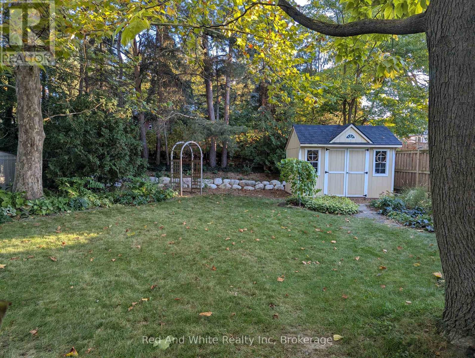 110 Ellis Crescent S, Waterloo, Ontario  N2J 2B8 - Photo 26 - X12466408