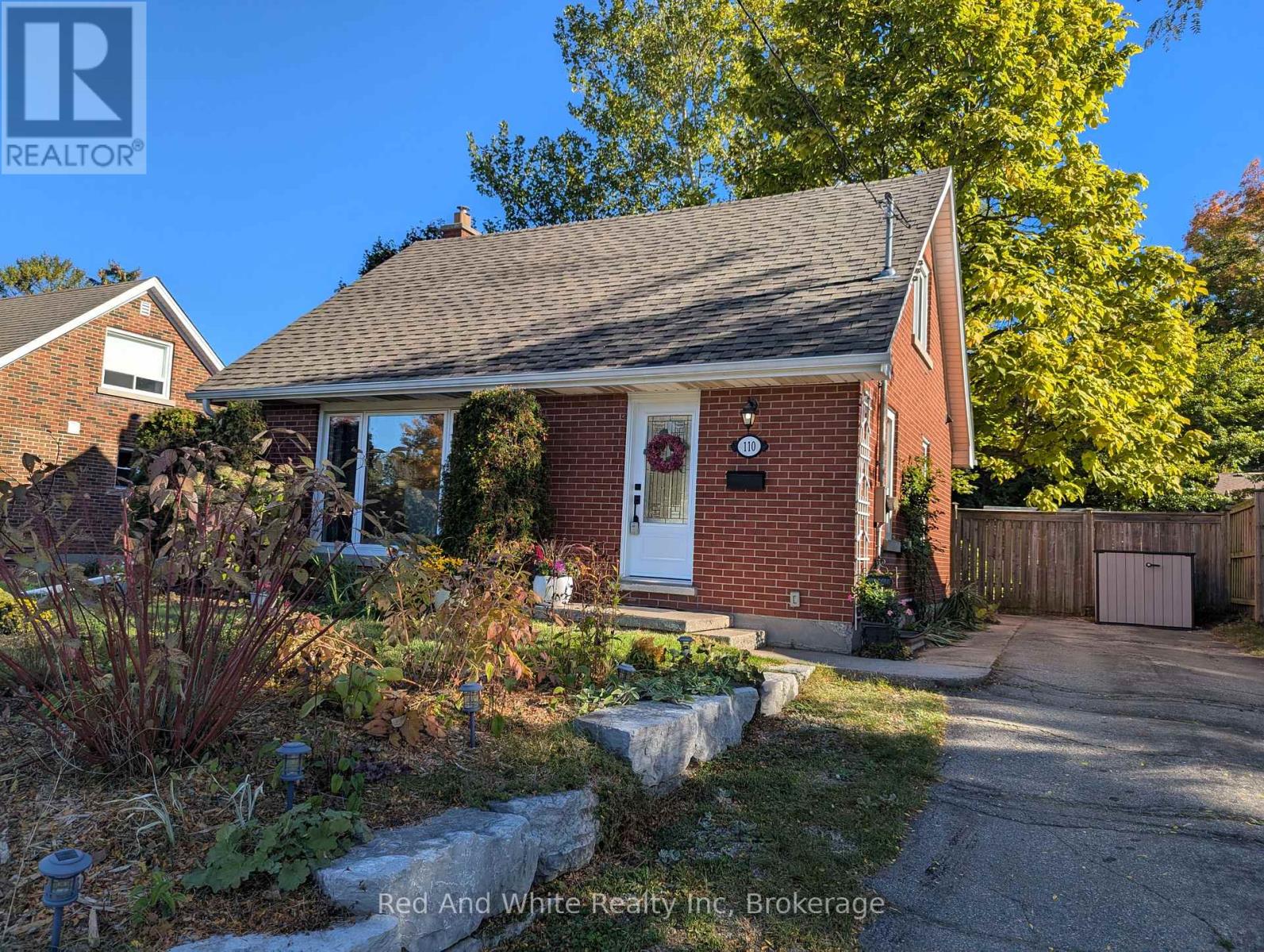 110 Ellis Crescent S, Waterloo, Ontario  N2J 2B8 - Photo 4 - X12466408