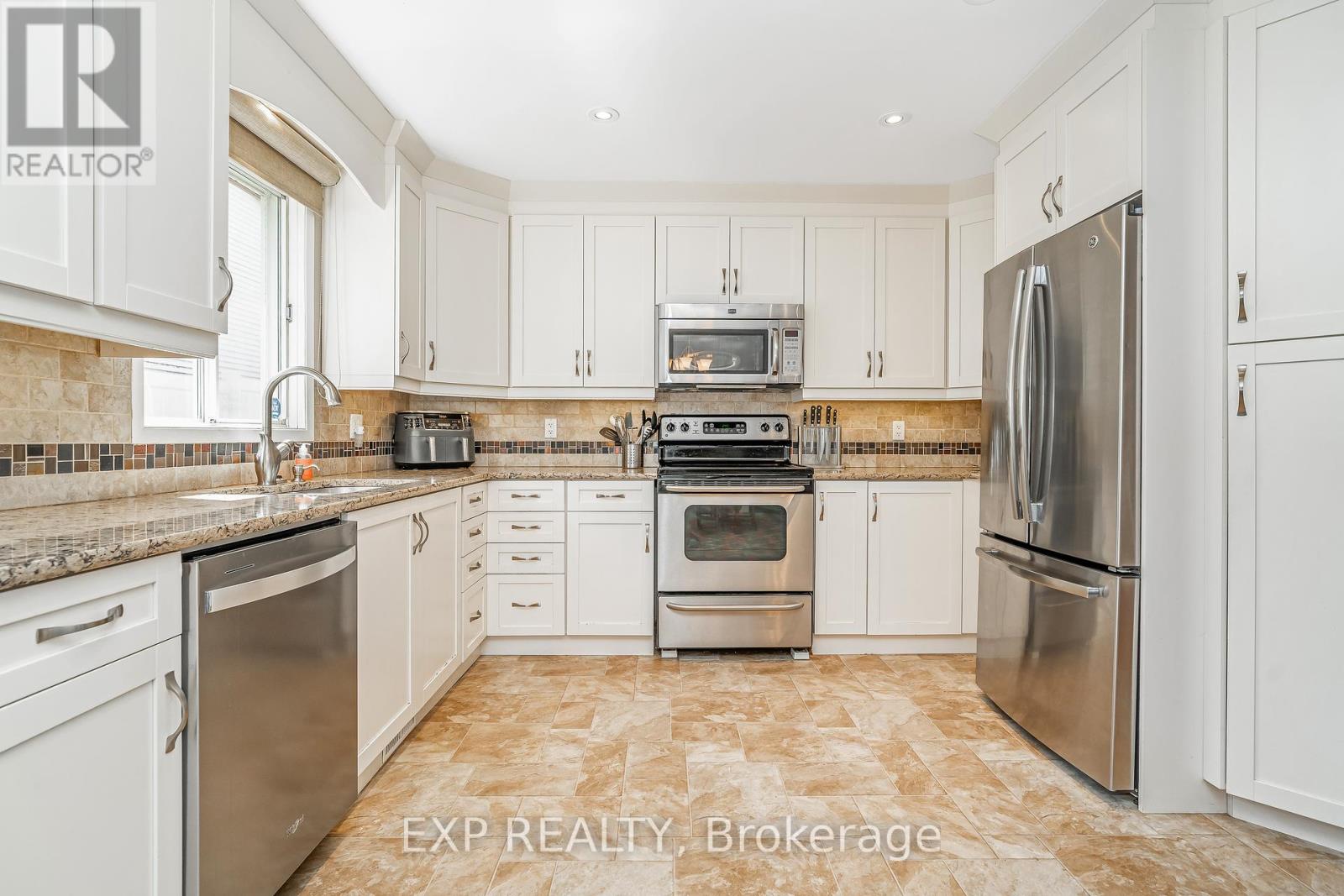 6084a Vineyard Drive, Ottawa, Ontario  K1C 2M5 - Photo 14 - X12466357