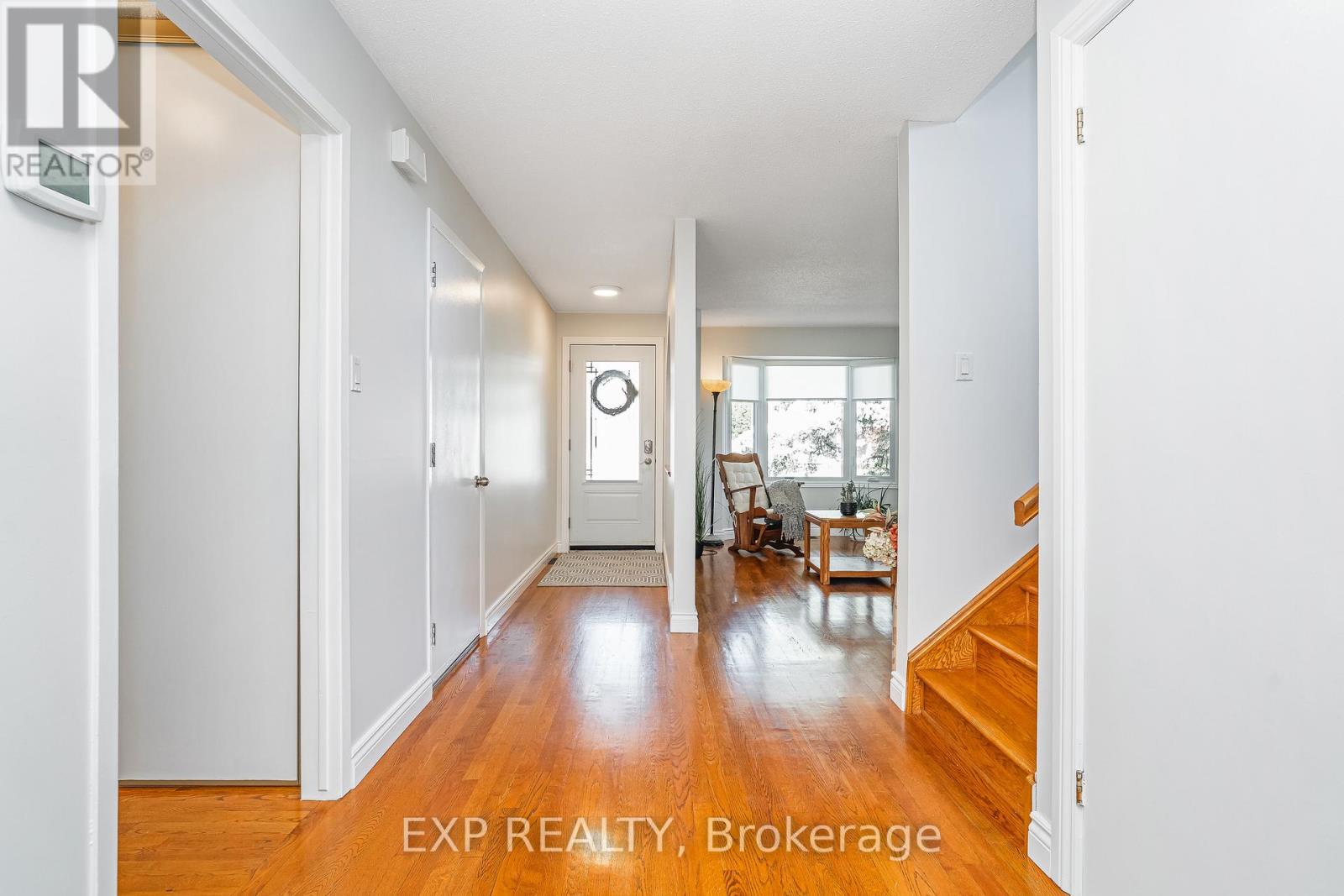 6084a Vineyard Drive, Ottawa, Ontario  K1C 2M5 - Photo 2 - X12466357