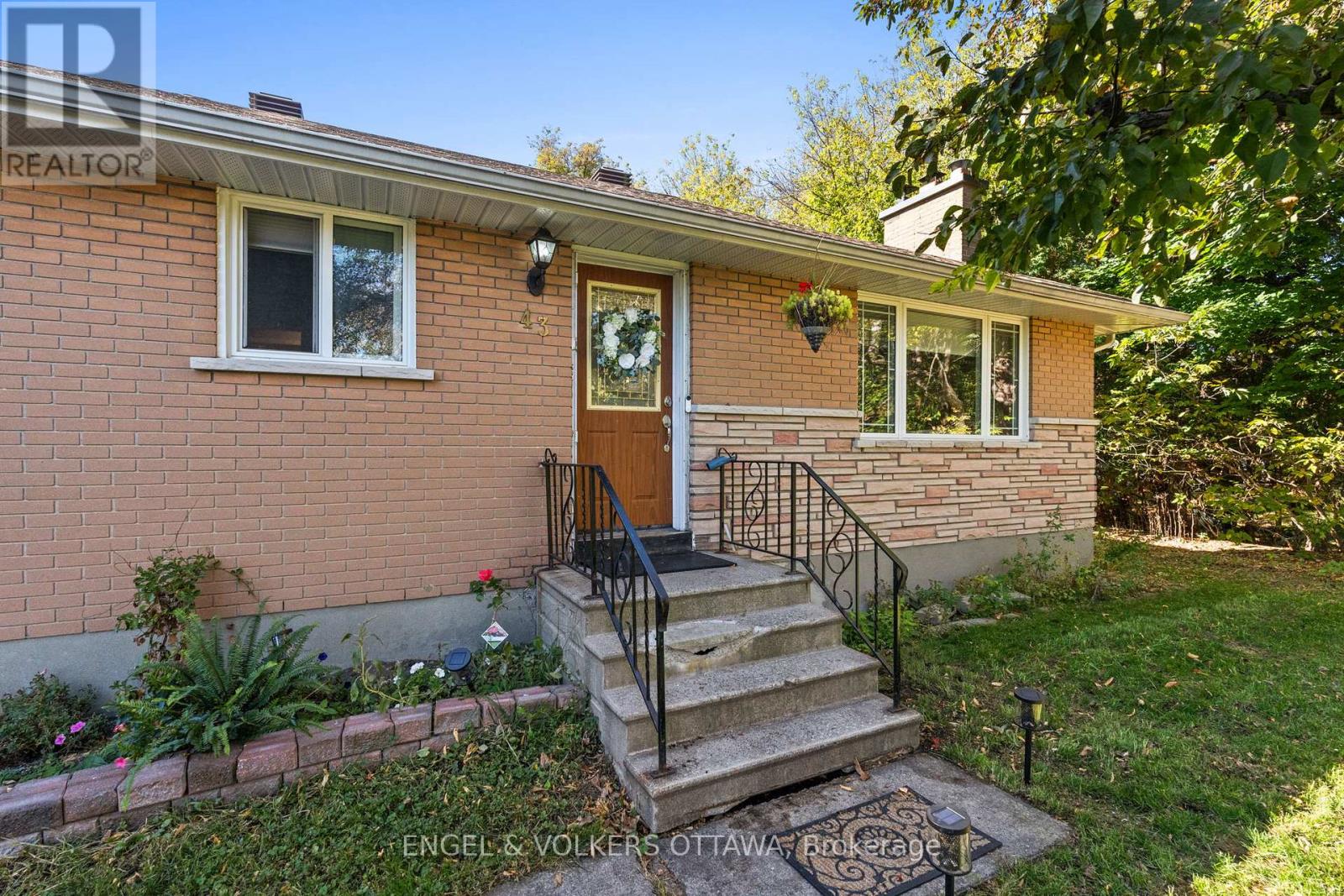 43 Cordova Street, Ottawa, Ontario  K2G 1N3 - Photo 2 - X12466378