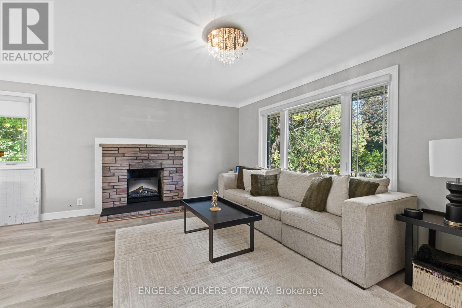 43 Cordova Street, Ottawa, Ontario  K2G 1N3 - Photo 4 - X12466378