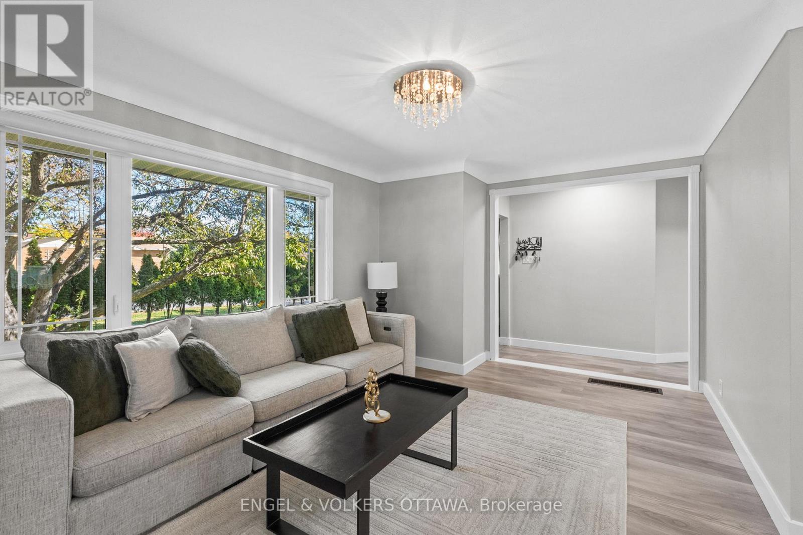 43 Cordova Street, Ottawa, Ontario  K2G 1N3 - Photo 5 - X12466378