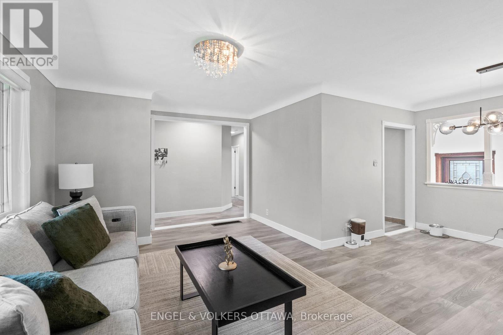43 Cordova Street, Ottawa, Ontario  K2G 1N3 - Photo 6 - X12466378