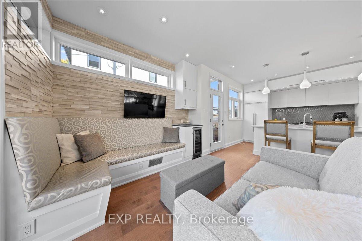 365 Winston Avenue, Ottawa, Ontario  K2A 1Y7 - Photo 9 - X12466440