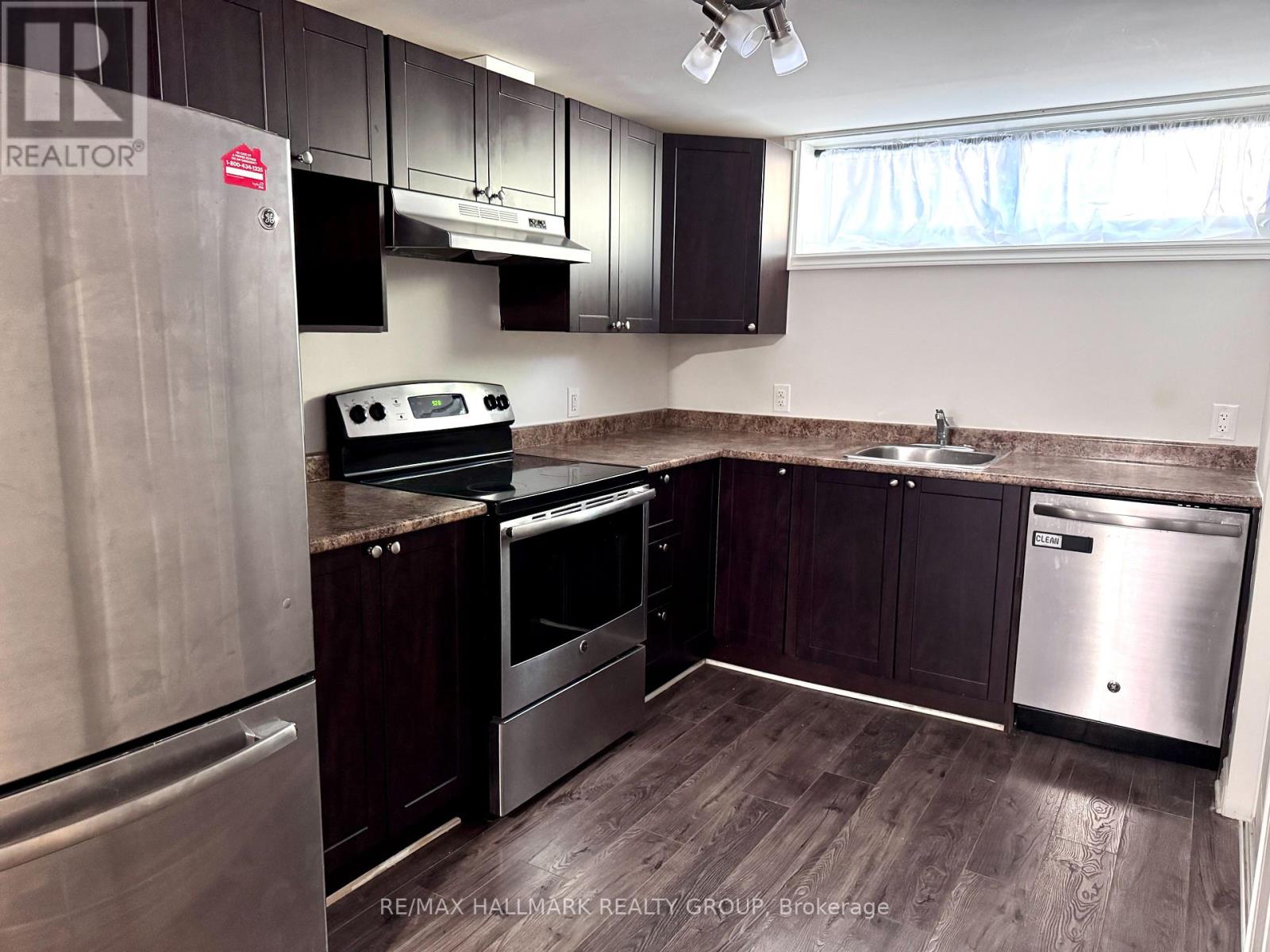 820-B Willow Avenue, Ottawa, Ontario  K1E 1C7 - Photo 10 - X12466462