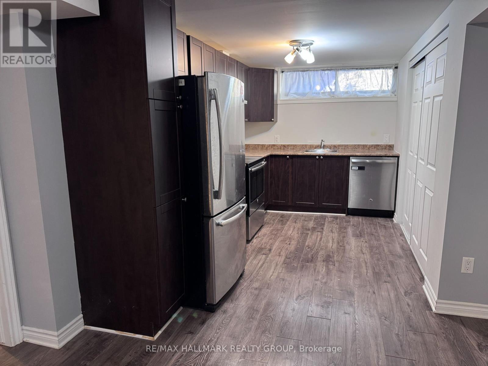 820-B Willow Avenue, Ottawa, Ontario  K1E 1C7 - Photo 9 - X12466462