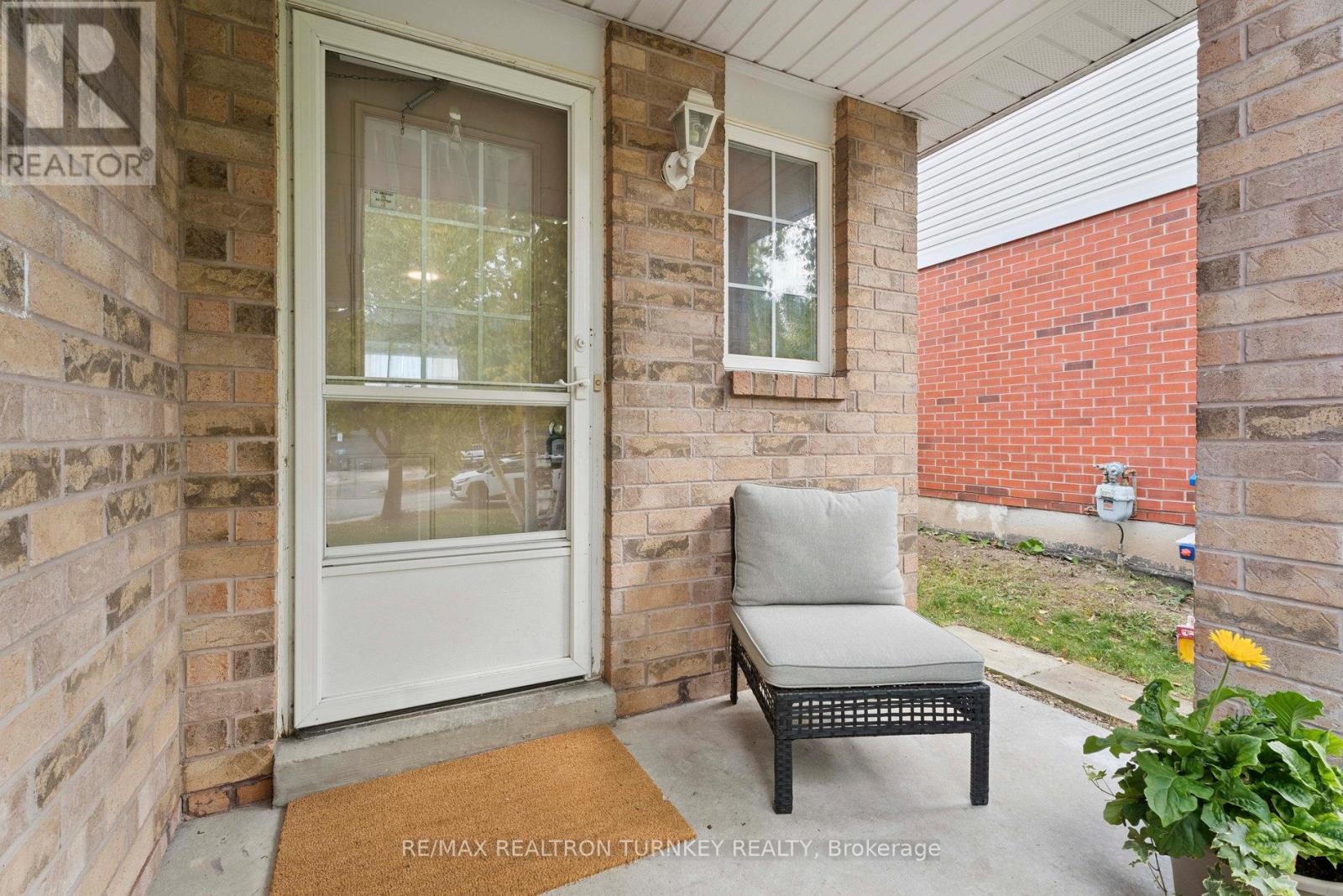 83 Pickett Crescent, Barrie, Ontario  L4N 8C1 - Photo 4 - S12466329