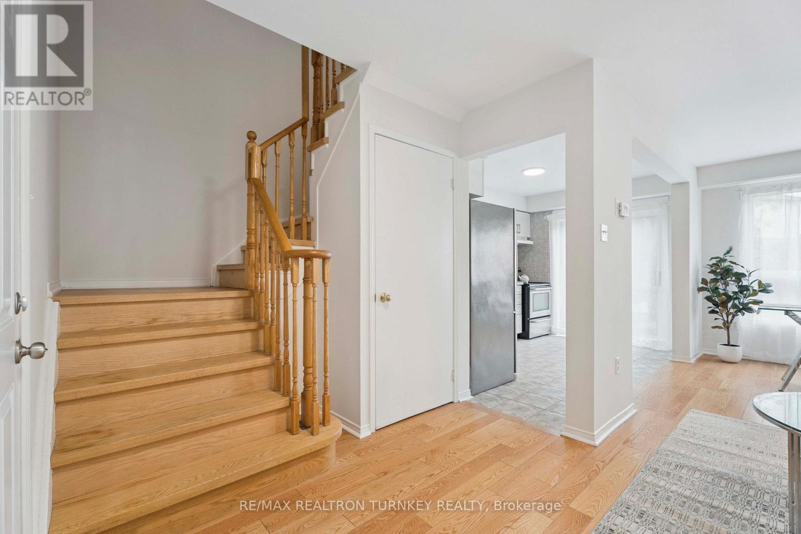 83 Pickett Crescent, Barrie, Ontario  L4N 8C1 - Photo 5 - S12466329