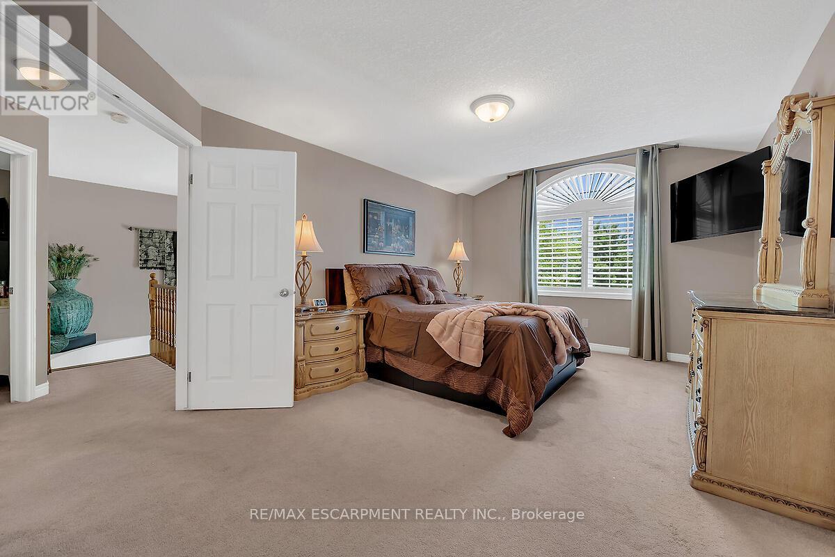 4 Moonstone Court, Hamilton, Ontario  L9B 2Y1 - Photo 25 - X12258016