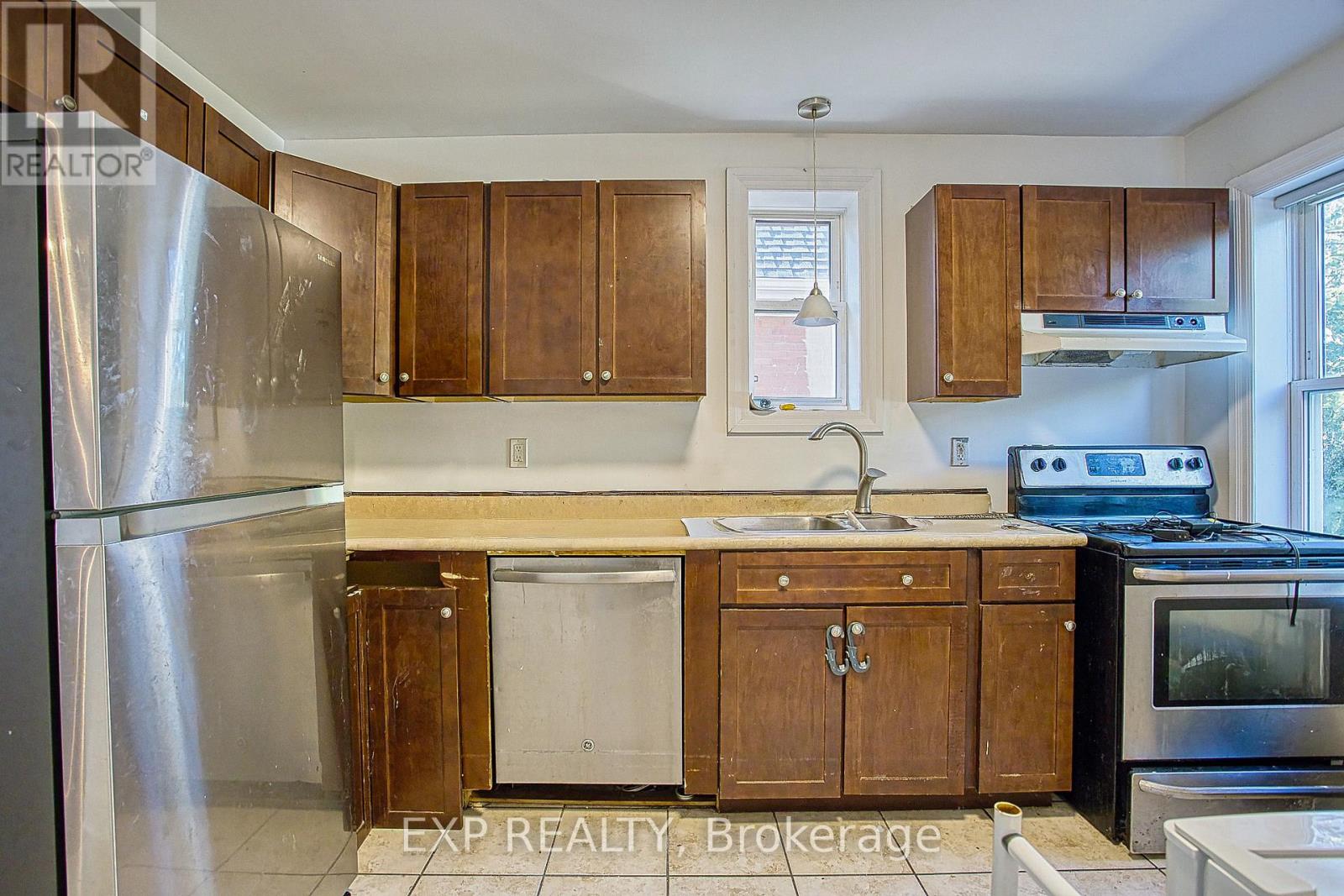 35 Cope Street, Hamilton, Ontario  L8H 5A8 - Photo 12 - X12466032