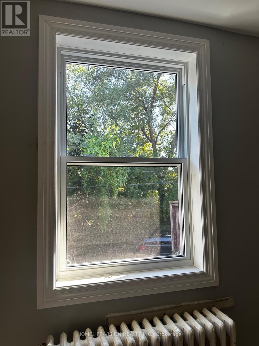 2877a St Clair Avenue E, Toronto, Ontario  M4B 1N4 - Photo 16 - E12435483