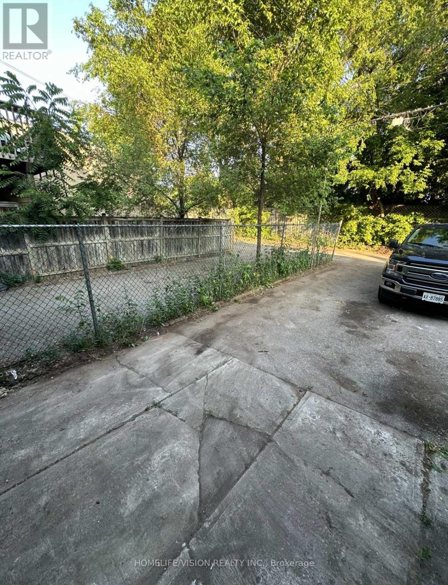 2877a St Clair Avenue E, Toronto, Ontario  M4B 1N4 - Photo 22 - E12435483