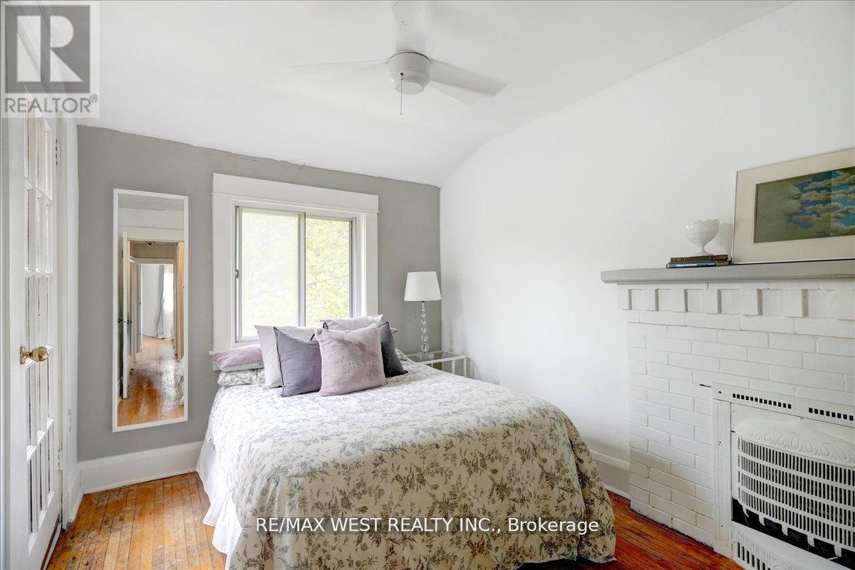 30 Glendale Avenue, Toronto, Ontario  M6R 2S7 - Photo 12 - W12466288