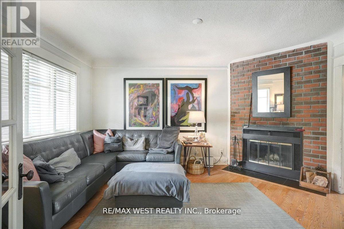 30 Glendale Avenue, Toronto, Ontario  M6R 2S7 - Photo 5 - W12466288
