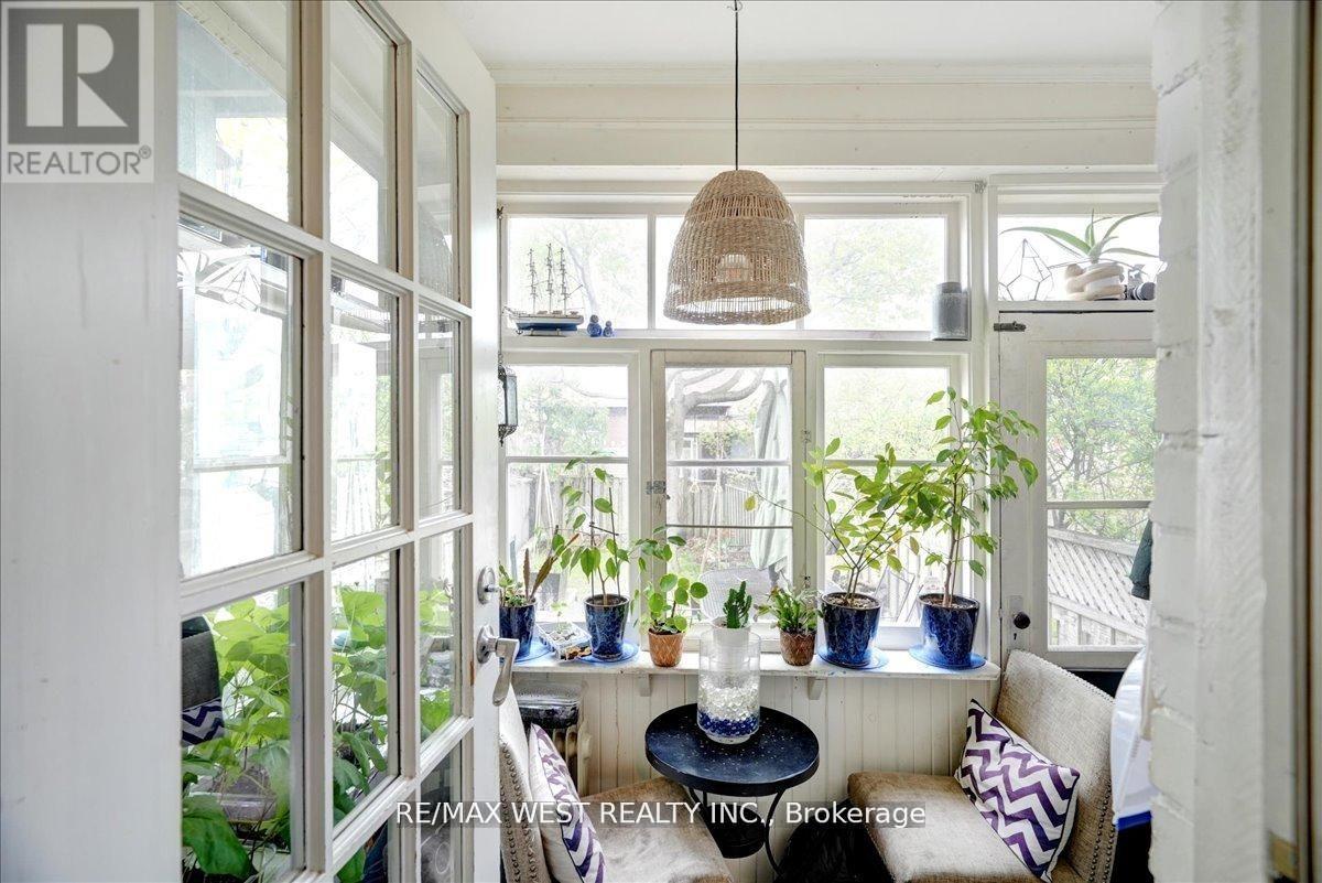 30 Glendale Avenue, Toronto, Ontario  M6R 2S7 - Photo 8 - W12466288