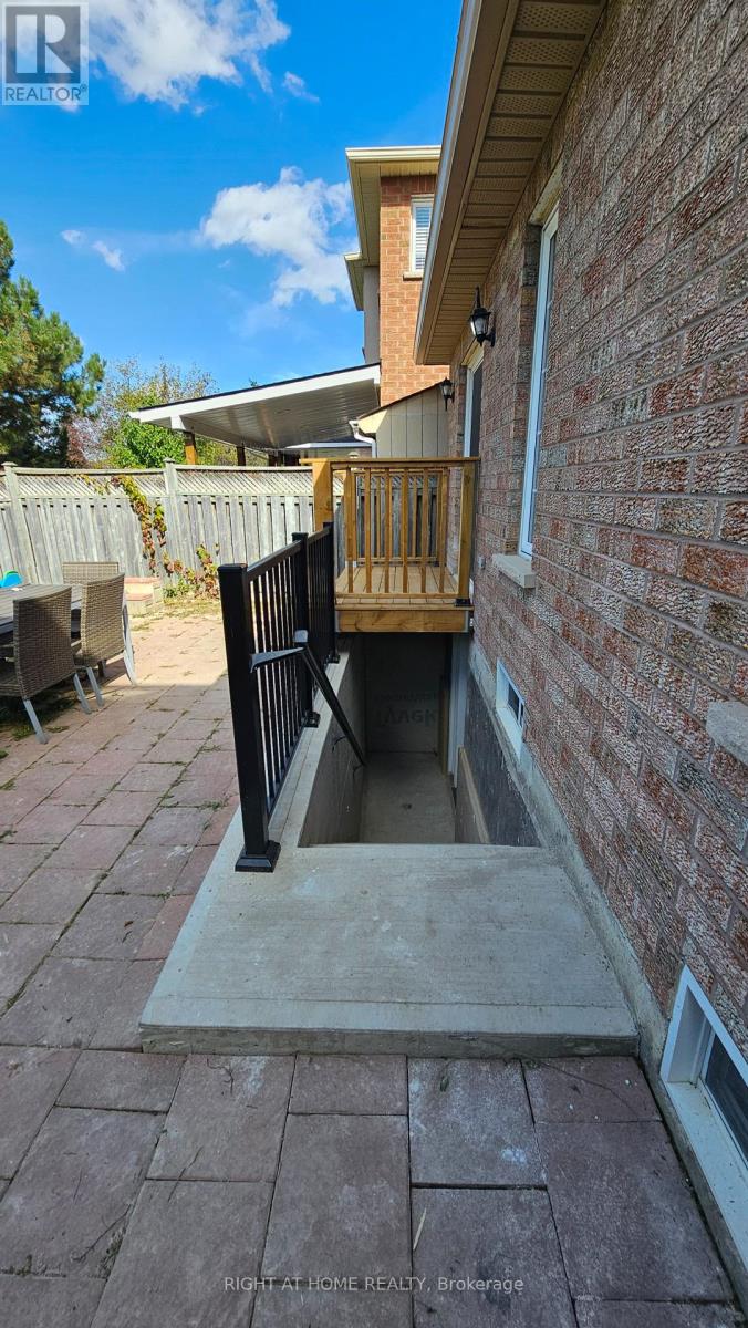 6 Marine Drive, Brampton, Ontario  L6R 2H6 - Photo 4 - W12466293