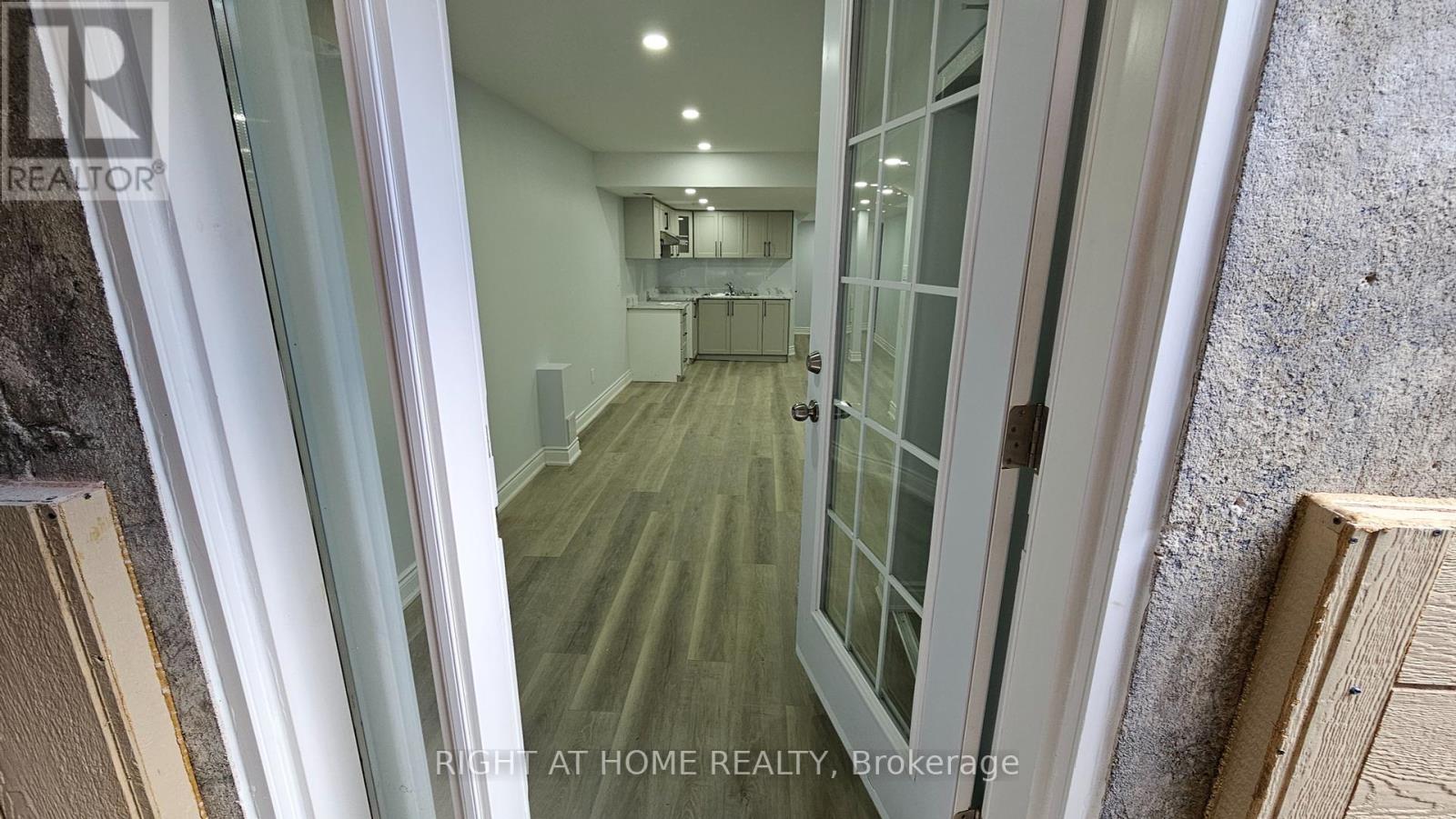 6 Marine Drive, Brampton, Ontario  L6R 2H6 - Photo 6 - W12466293