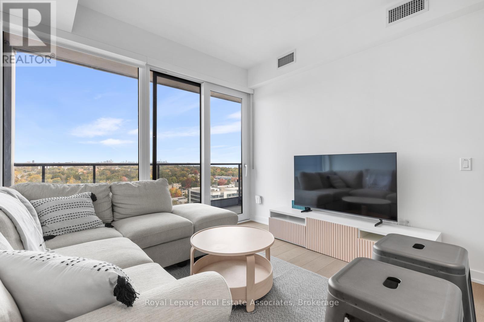 1302 - 28 Ann Street, Mississauga, Ontario  L5G 0E1 - Photo 10 - W12466315