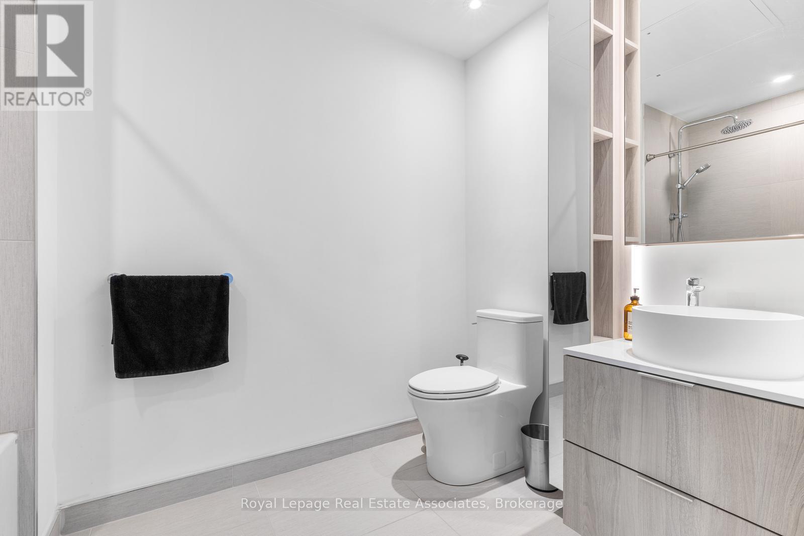 1302 - 28 Ann Street, Mississauga, Ontario  L5G 0E1 - Photo 12 - W12466315