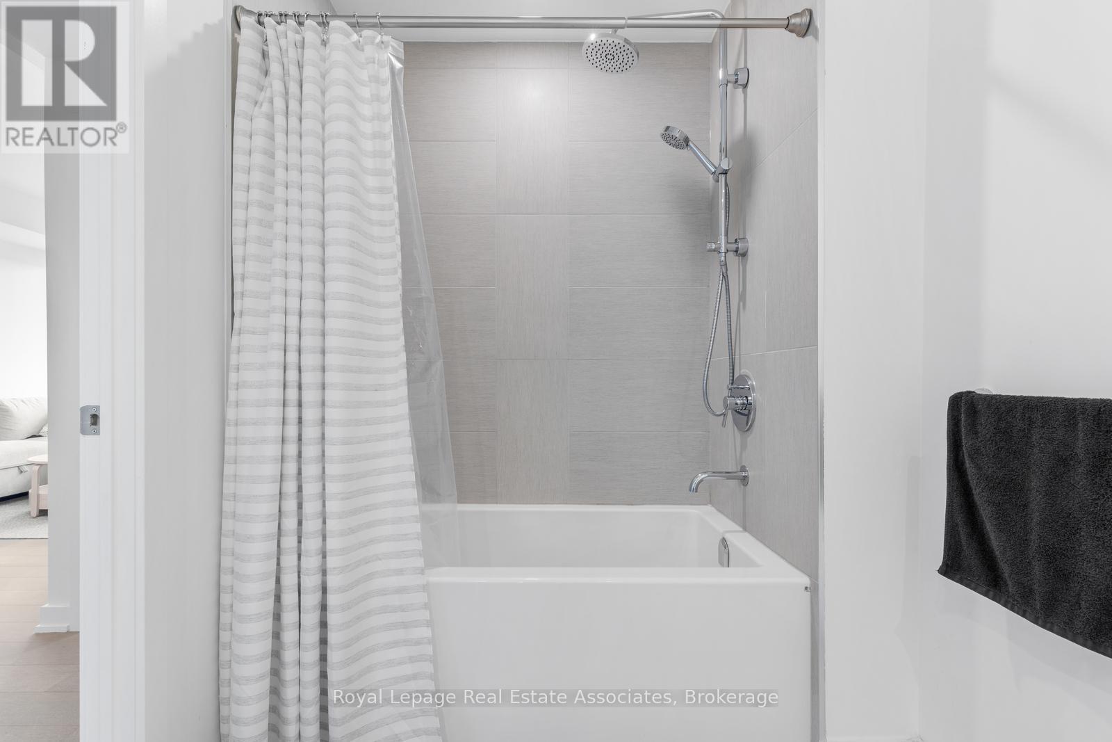 1302 - 28 Ann Street, Mississauga, Ontario  L5G 0E1 - Photo 13 - W12466315