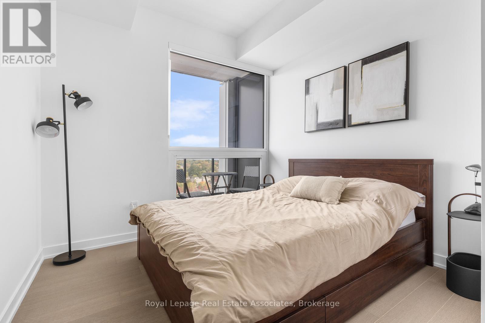 1302 - 28 Ann Street, Mississauga, Ontario  L5G 0E1 - Photo 14 - W12466315