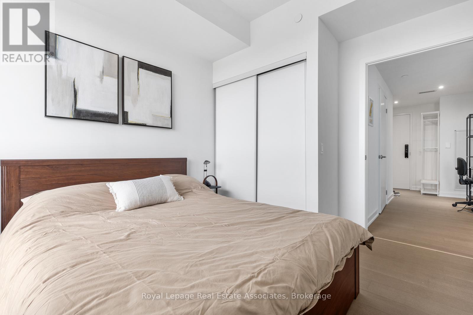1302 - 28 Ann Street, Mississauga, Ontario  L5G 0E1 - Photo 15 - W12466315