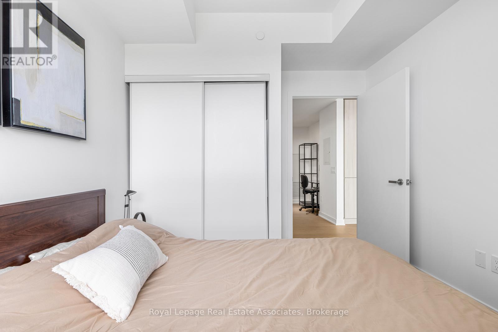 1302 - 28 Ann Street, Mississauga, Ontario  L5G 0E1 - Photo 16 - W12466315