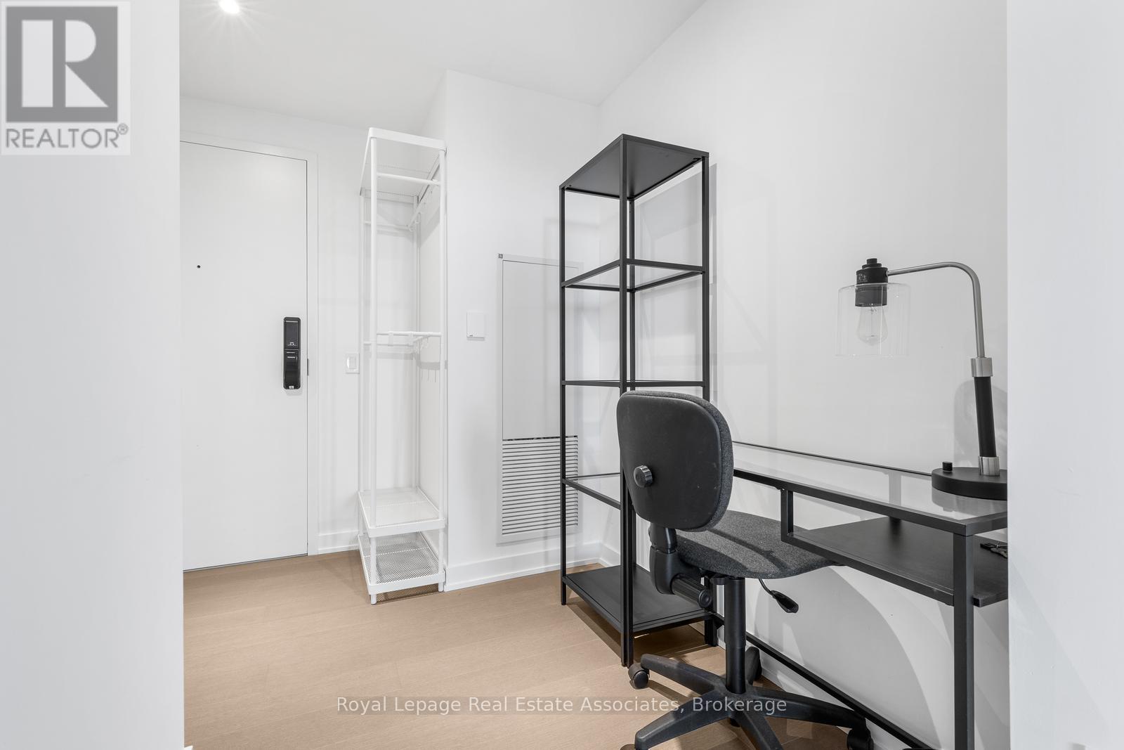 1302 - 28 Ann Street, Mississauga, Ontario  L5G 0E1 - Photo 18 - W12466315