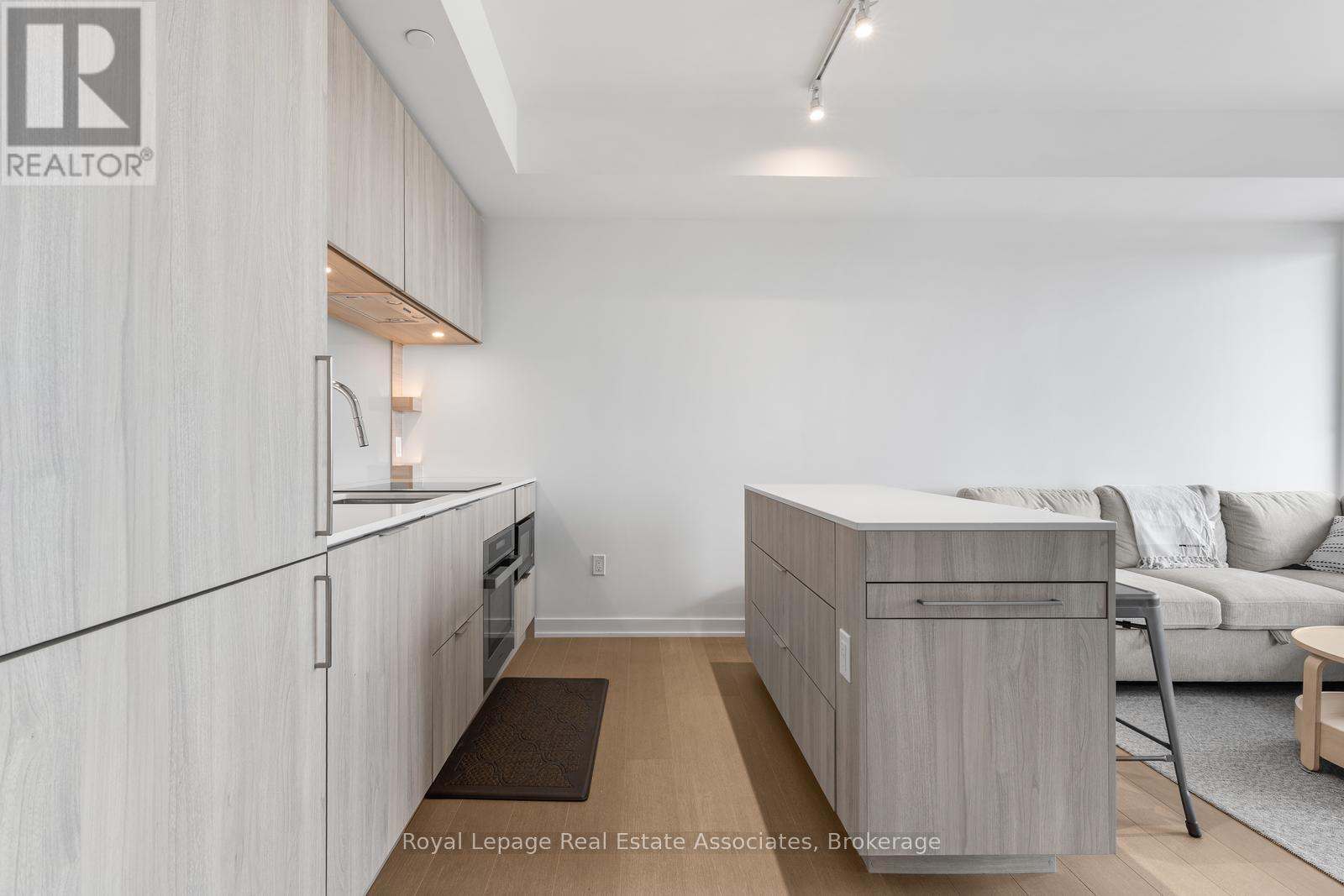 1302 - 28 Ann Street, Mississauga, Ontario  L5G 0E1 - Photo 6 - W12466315