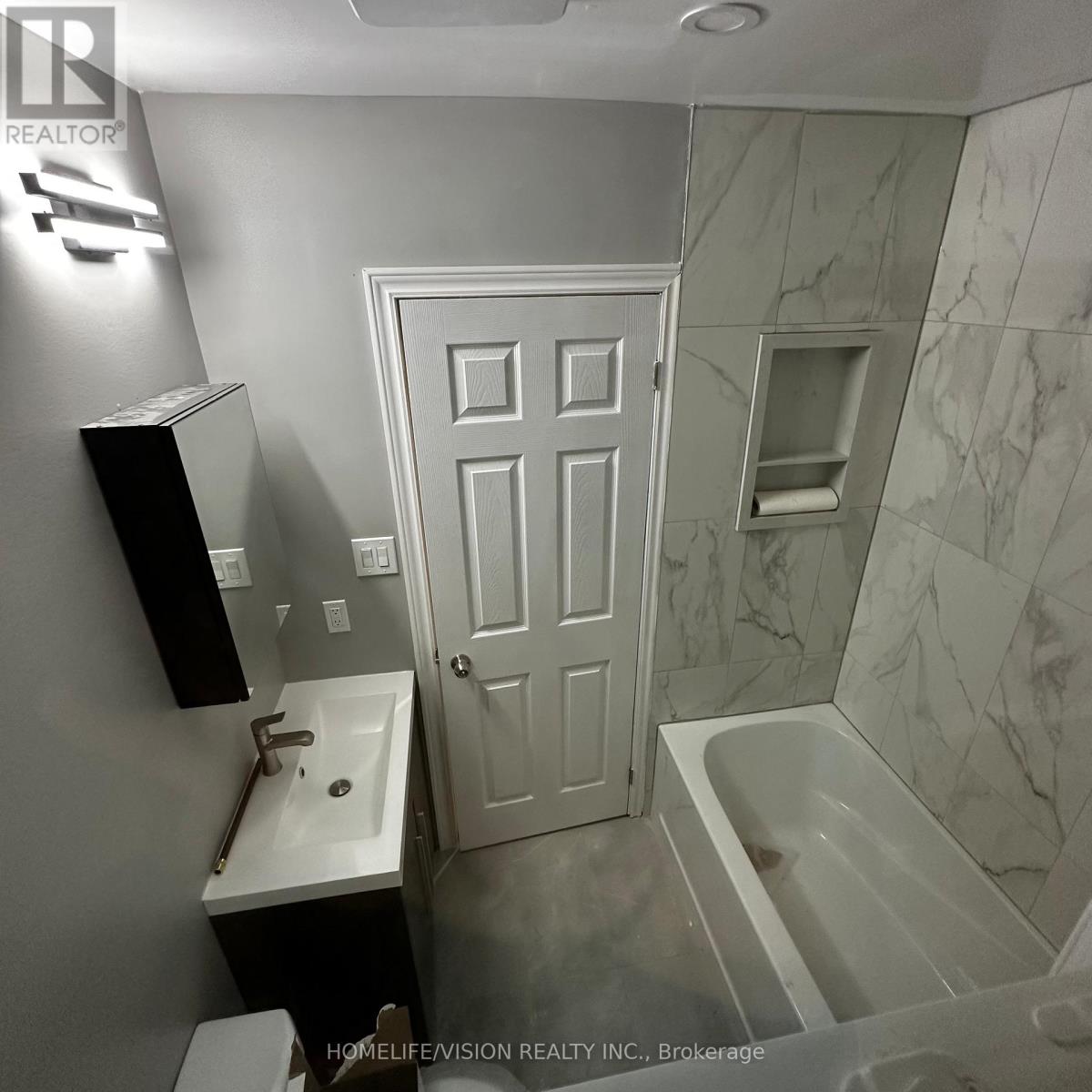 2877a St Clair Avenue E, Toronto, Ontario  M4B 1N4 - Photo 4 - E12435483