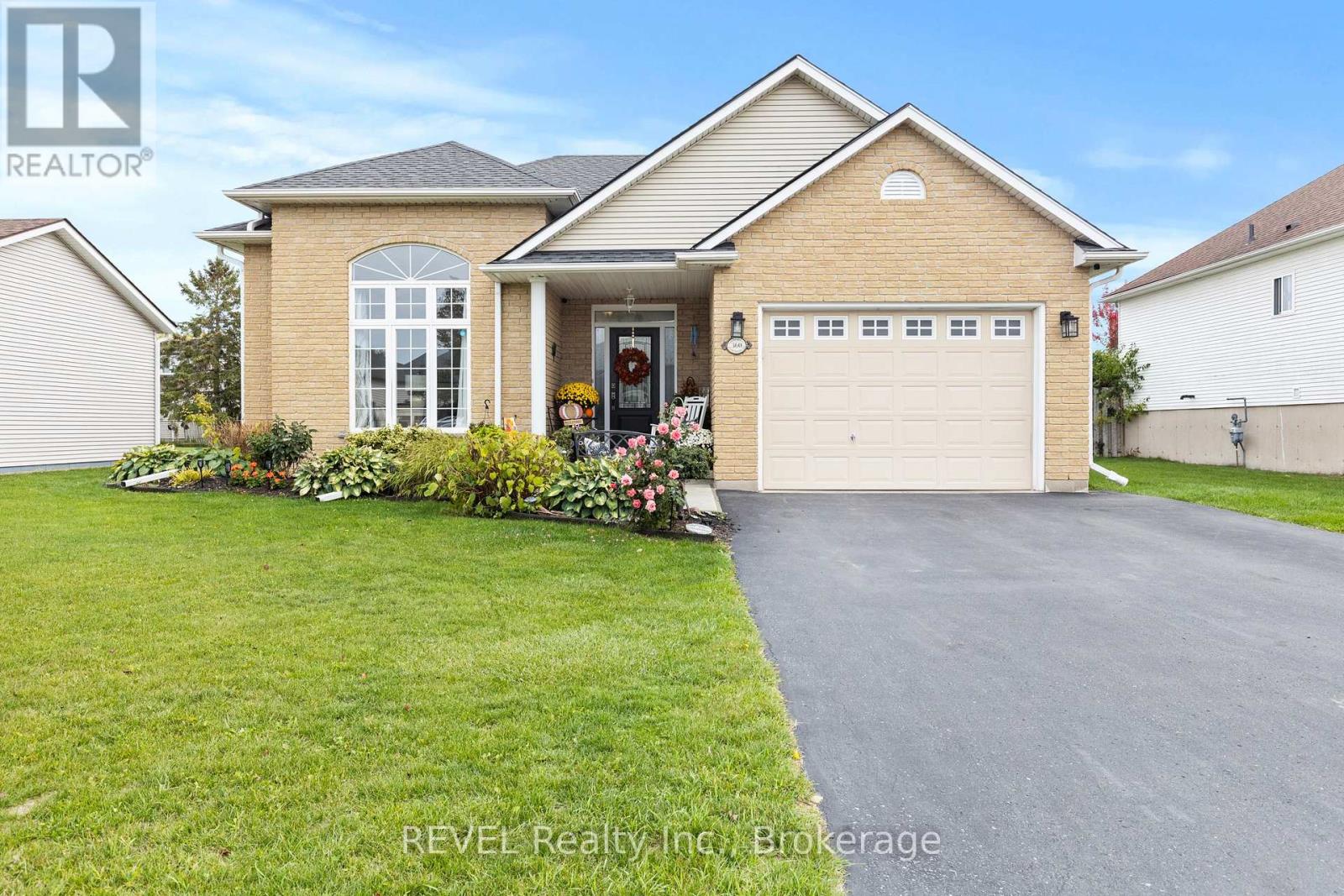 360 Antoinette Road, Fort Erie, Ontario  L2A 6S5 - Photo 2 - X12466371