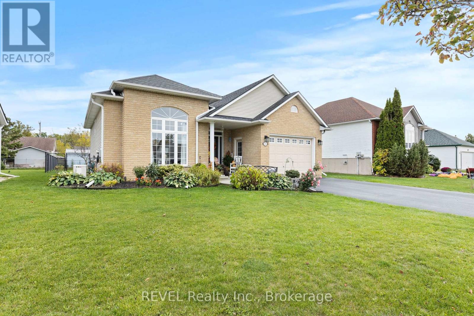 360 Antoinette Road, Fort Erie, Ontario  L2A 6S5 - Photo 3 - X12466371