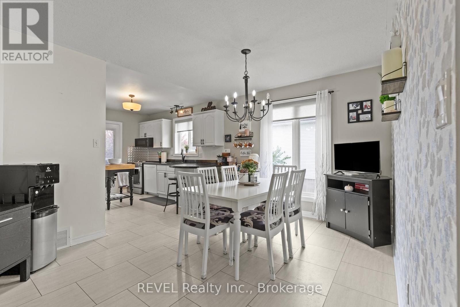 360 Antoinette Road, Fort Erie, Ontario  L2A 6S5 - Photo 9 - X12466371